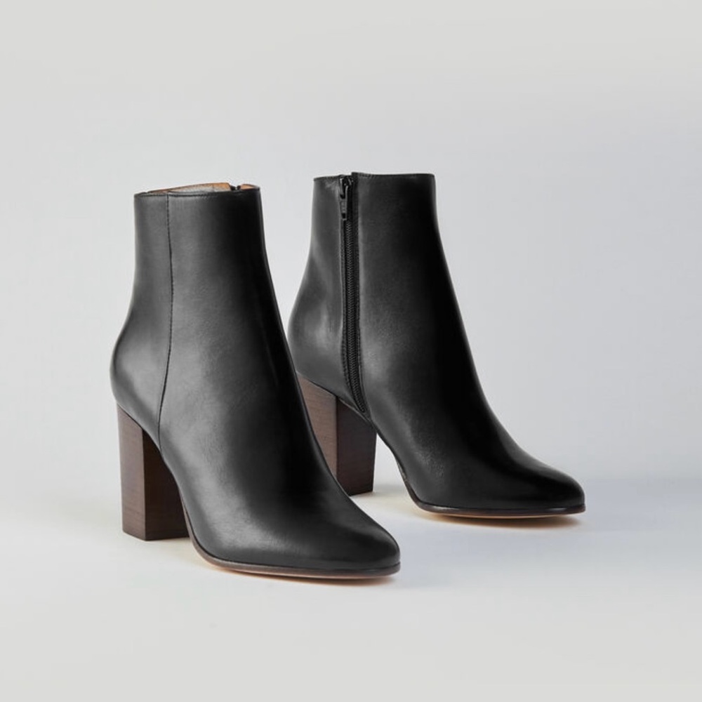 HEELED SMOOTH LEATHER BOOTIES size 37